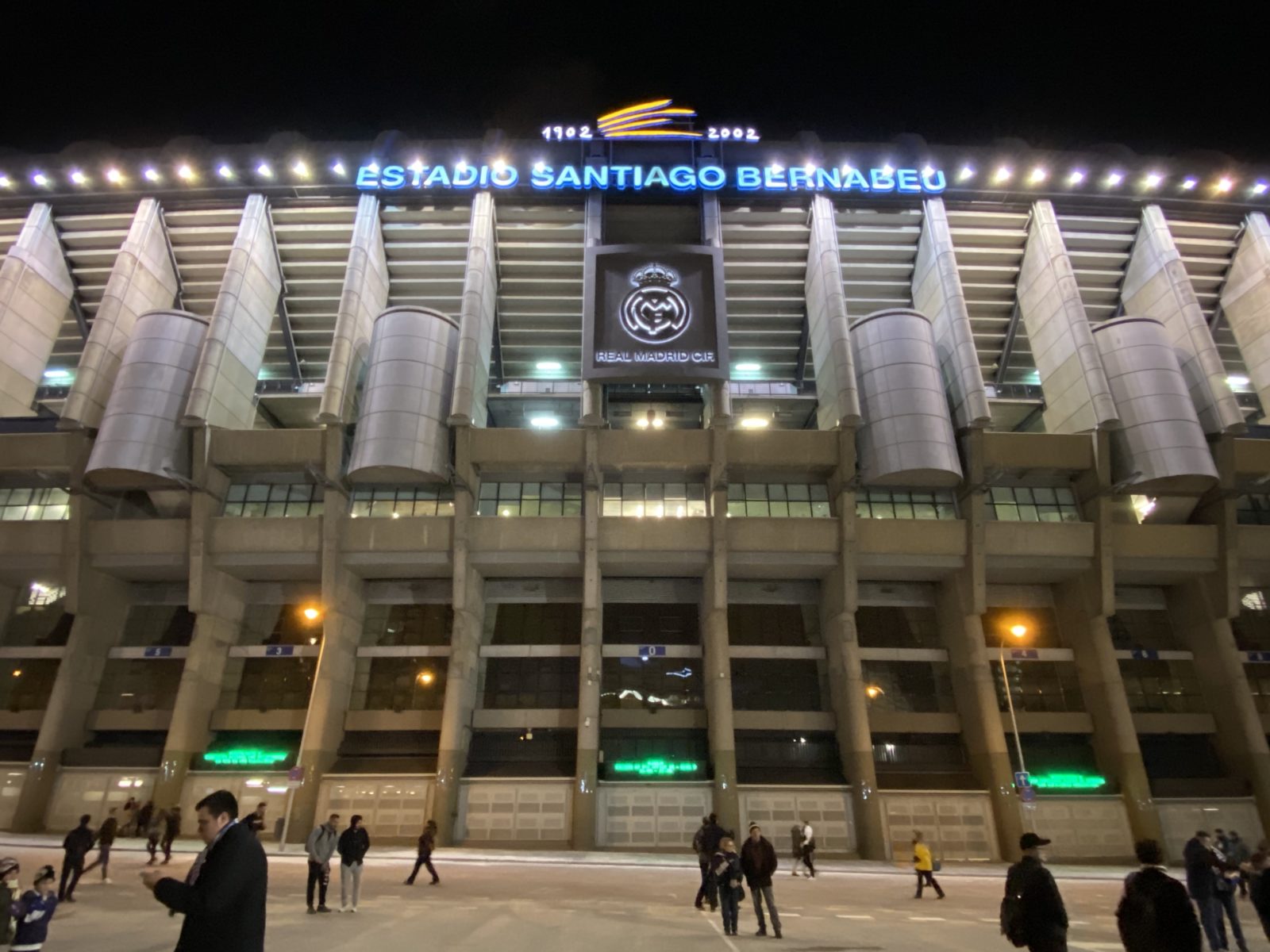 ベルナベウのスタンドはびっくりな傾斜 驚きいっぱいのレアル マドリード観戦に行ってきた エントラ フットボール
